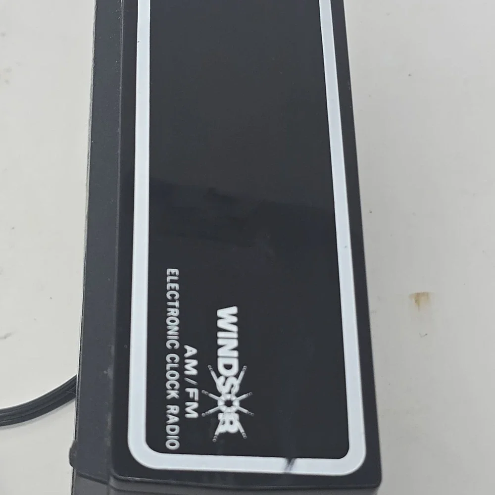 Windsor AM/FM Electronic Clock Radio
